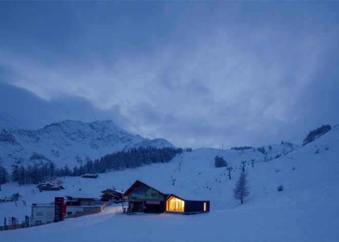 snowboard, snowboard school, prefab school, prefab architecture, LEAPfactory, Mont Blanc, harsh climate, extreme climate, sandwich panels, modular architecture, modular building, ski center