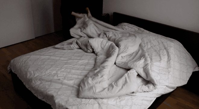 duvet video, duvet cover, duvet cover trick, duvet trick, how to put on a duvet cover, duvet cover shortcut, comforter cover, comforter cover trick, yuka yoneda