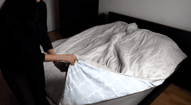 duvet video, duvet cover, duvet cover trick, duvet trick, how to put on a duvet cover, duvet cover shortcut, comforter cover, comforter cover trick, yuka yoneda