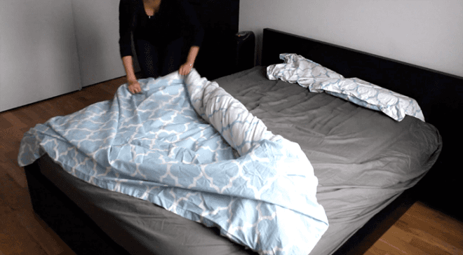 duvet video, duvet cover, duvet cover trick, duvet trick, how to put on a duvet cover, duvet cover shortcut, comforter cover, comforter cover trick, yuka yoneda