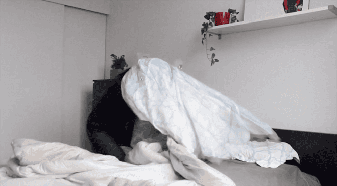 duvet video, duvet cover, duvet cover trick, duvet trick, how to put on a duvet cover, duvet cover shortcut, comforter cover, comforter cover trick, yuka yoneda
