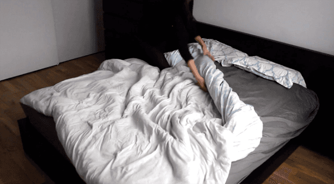 duvet video, duvet cover, duvet cover trick, duvet trick, how to put on a duvet cover, duvet cover shortcut, comforter cover, comforter cover trick, yuka yoneda