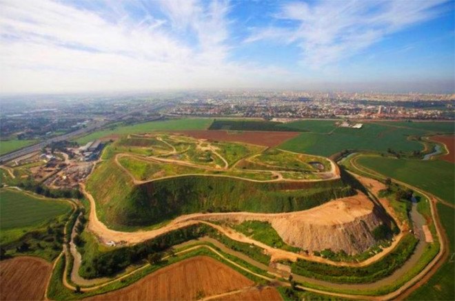Hiriya Garbage Dump in Tel Aviv Transformed, World's Largest Recycling Facility, garbage mountain, ayalon park, hiriya landfill, shit mountain, Hiriya Park, Landfill transformed into park, hiriya, ariel sharon park, peter latz, peter latz landscape architecture, urban planning, recycling facility, transfer station, largest recycling facility in the world, world's largest recycling plant, Ben Gurion International Airport