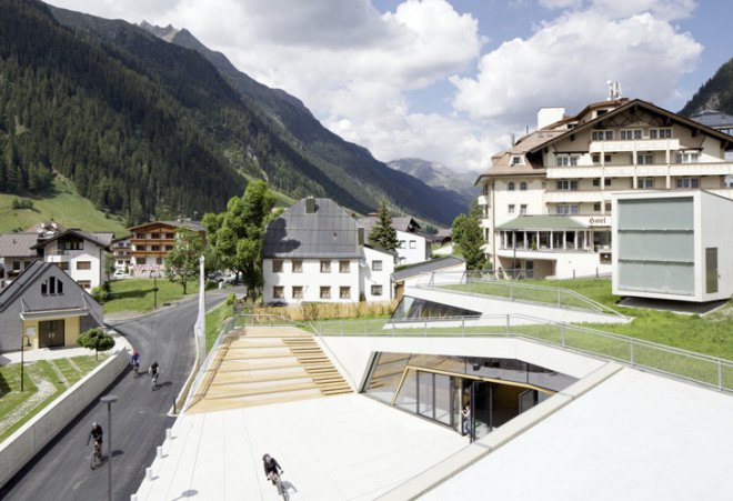 Parc Architekten, Ischgl Cultural Center, Kulturzentrum Ischgl, winter retreat, winter tourism, village center, cultural center, green roof, underground architecture, Austria