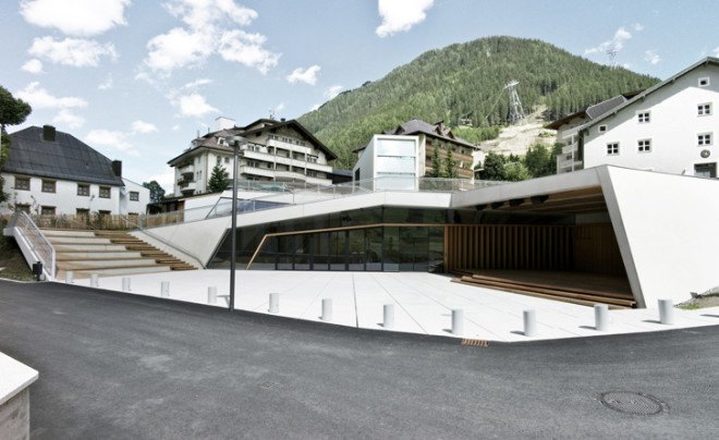 Parc Architekten, Ischgl Cultural Center, Kulturzentrum Ischgl, winter retreat, winter tourism, village center, cultural center, green roof, underground architecture, Austria