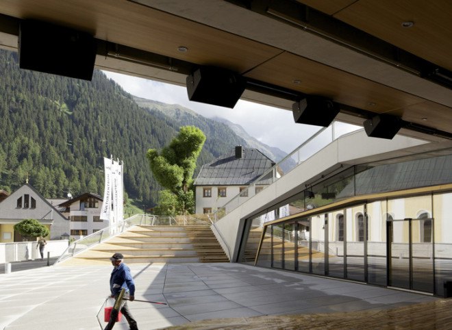 Parc Architekten, Ischgl Cultural Center, Kulturzentrum Ischgl, winter retreat, winter tourism, village center, cultural center, green roof, underground architecture, Austria