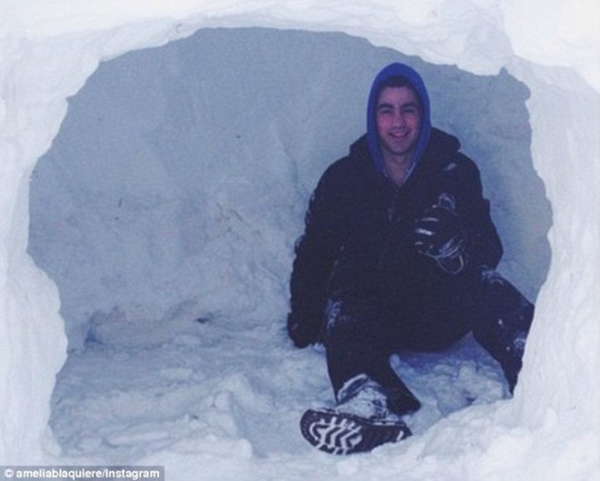 Snow tunnel, snow tunnels, digging snow tunnels, 2015 snowfall, tunnels