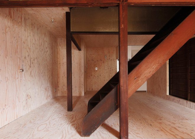 naad, Yoichiro Hayashi, Shogo Sakurai, ephemeral house, japanese architecture, plywood home, plywood lined house, home with unfinished interior, untreated plywood walls, rough looking temporary homes, transient home japan, home lined with plywood