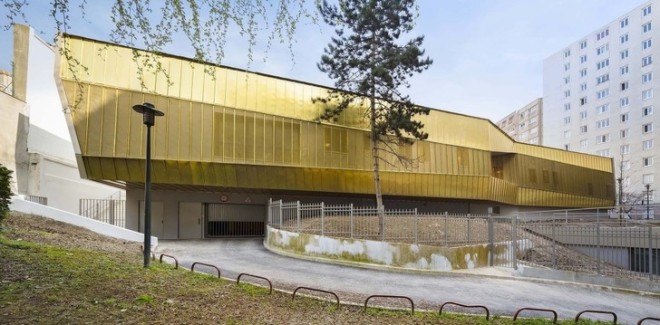 the paper nursery, wild rabbits architects, paris, france, french architecture, paris nursery school, paris nursery, childrens spaces, hidden building, rooftop garden, rooftop grass, good use of natural light, interior glass doors for light, vladimir doray