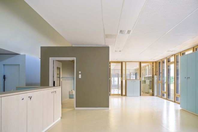 the paper nursery, wild rabbits architects, paris, france, french architecture, paris nursery school, paris nursery, childrens spaces, hidden building, rooftop garden, rooftop grass, good use of natural light, interior glass doors for light, vladimir doray