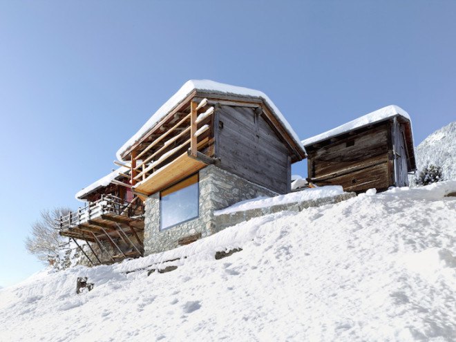 Swiss Alps, Boisset House, Savioz Fabrizzi Architectes, barn and stable, solar gain, renovation, Boisset House by Savioz Fabrizzi Architectes, Boisset Hous transformation, insulated glass, larch, larch-clad cabin, holiday home,