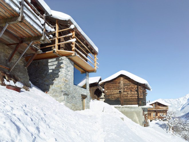 Swiss Alps, Boisset House, Savioz Fabrizzi Architectes, barn and stable, solar gain, renovation, Boisset House by Savioz Fabrizzi Architectes, Boisset Hous transformation, insulated glass, larch, larch-clad cabin, holiday home,