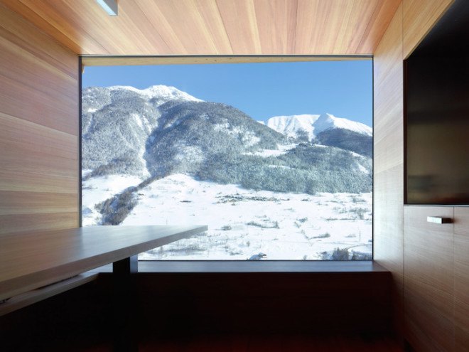 Swiss Alps, Boisset House, Savioz Fabrizzi Architectes, barn and stable, solar gain, renovation, Boisset House by Savioz Fabrizzi Architectes, Boisset Hous transformation, insulated glass, larch, larch-clad cabin, holiday home,