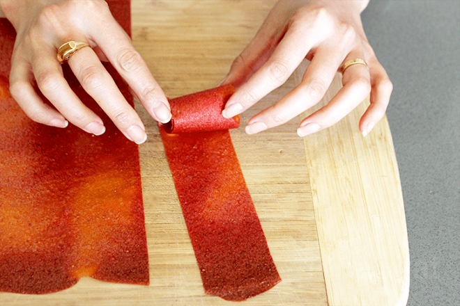 DIY fruit roll ups, DIY fruit by the foot, homemade fruit rollups, fruit rollup recipe, diy fruit leather, fruit leather recipe, healthy recipes, one ingredient fruit leather, one ingredient fruit by the foot, one ingredient fruit roll up, inhabitat, yuka yoneda, yuka yoneda diy
