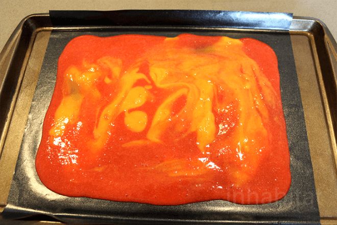 DIY fruit roll ups, DIY fruit by the foot, homemade fruit rollups, fruit rollup recipe, diy fruit leather, fruit leather recipe, healthy recipes, one ingredient fruit leather, one ingredient fruit by the foot, one ingredient fruit roll up, inhabitat, yuka yoneda, yuka yoneda diy