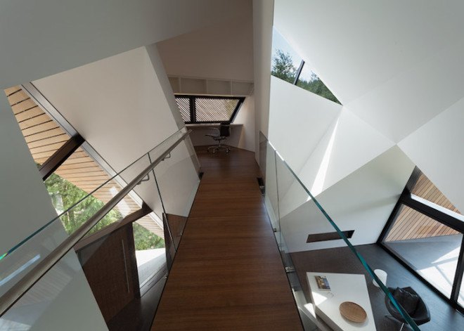 Patkau Architects, Whistler, Hadaway House, Whistler valley, ipe wood, geometric home, wedge-shaped home, British Columbia, ski chalet, contemporary home, thermal mass, steep site