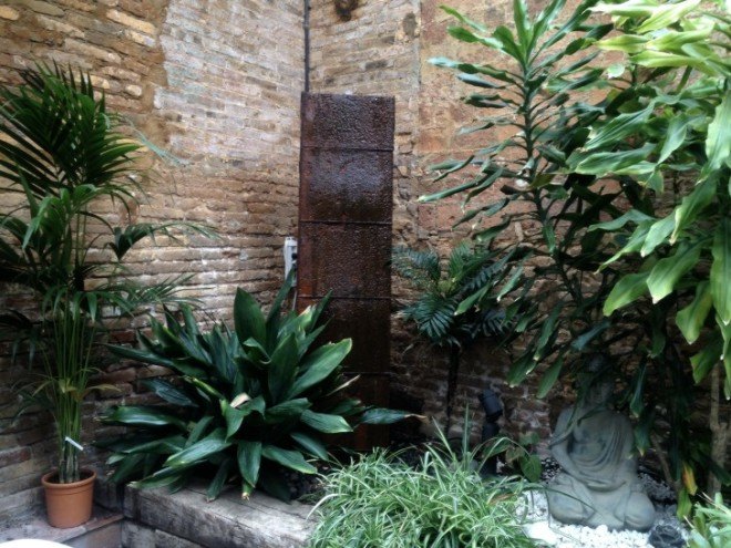 hivernacle, barcelona, garden center, green renovation, green design, eco architecture, urban design, gardening, plants, planters, hanging plants, urban garden