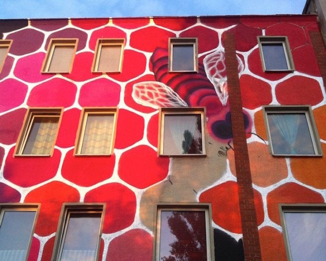 Marina Zumi, Honeycomb of Life, bee art, honeycomb art, honeybee art, All You Can Paint festival, All you can paint, Halle, mural, rainbow mural,