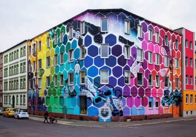 Marina Zumi, Honeycomb of Life, bee art, honeycomb art, honeybee art, All You Can Paint festival, All you can paint, Halle, mural, rainbow mural,