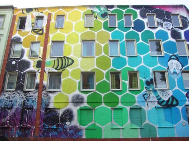Marina Zumi, Honeycomb of Life, bee art, honeycomb art, honeybee art, All You Can Paint festival, All you can paint, Halle, mural, rainbow mural,