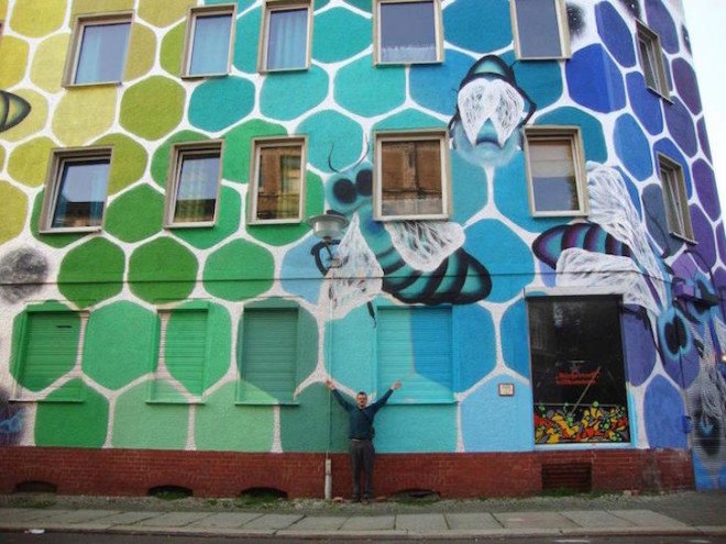 Marina Zumi, Honeycomb of Life, bee art, honeycomb art, honeybee art, All You Can Paint festival, All you can paint, Halle, mural, rainbow mural,