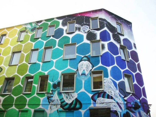 Marina Zumi, Honeycomb of Life, bee art, honeycomb art, honeybee art, All You Can Paint festival, All you can paint, Halle, mural, rainbow mural,