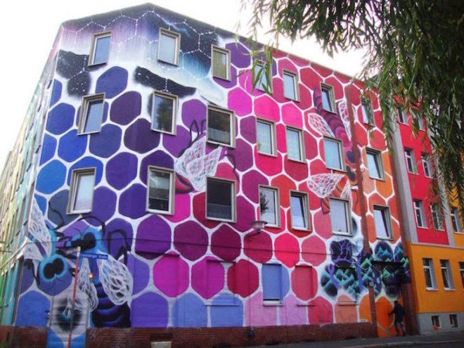 Marina Zumi, Honeycomb of Life, bee art, honeycomb art, honeybee art, All You Can Paint festival, All you can paint, Halle, mural, rainbow mural,