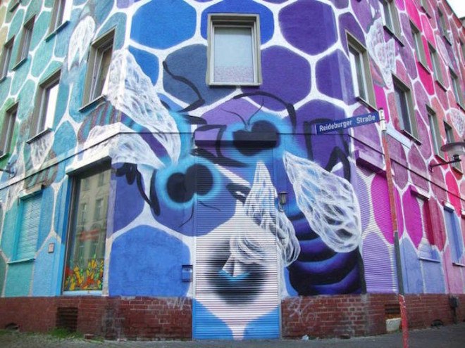 Marina Zumi, Honeycomb of Life, bee art, honeycomb art, honeybee art, All You Can Paint festival, All you can paint, Halle, mural, rainbow mural,