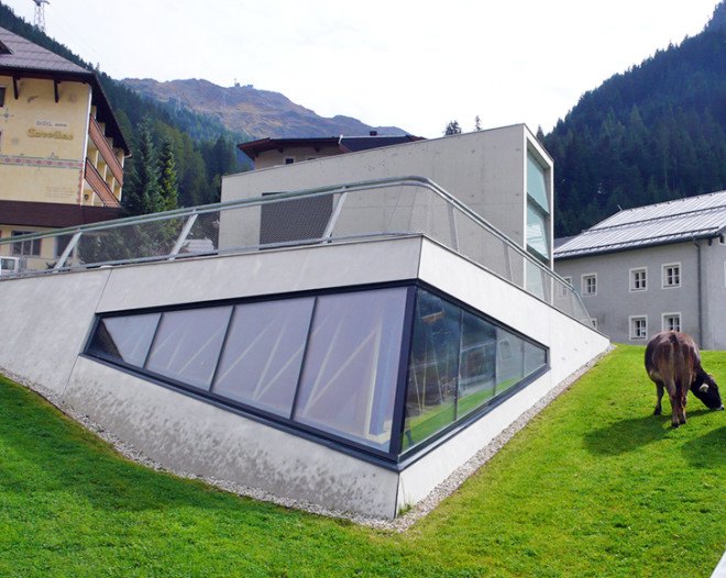 Parc Architekten, Ischgl Cultural Center, Kulturzentrum Ischgl, winter retreat, winter tourism, village center, cultural center, green roof, underground architecture, Austria