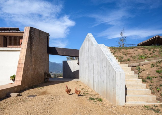 green roof, concrete, outbuilding, La Vall d'en Bas farm, Arnau Vergés, farm, Catalonia, black metal bridge, farmhouse,