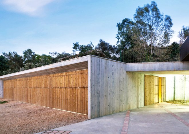 green roof, concrete, outbuilding, La Vall d'en Bas farm, Arnau Vergés, farm, Catalonia, black metal bridge, farmhouse,