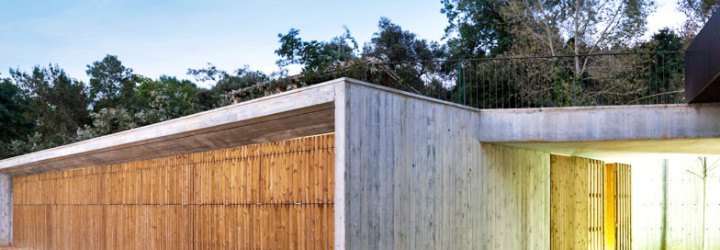 green roof, concrete, outbuilding, La Vall d'en Bas farm, Arnau Vergés, farm, Catalonia, black metal bridge, farmhouse,