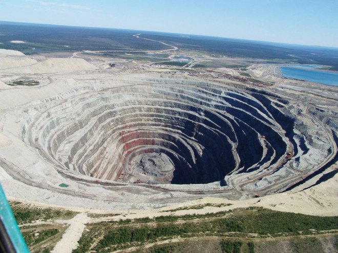 Open pit mine, diamond mine, diamond mining, open pit mining, ethical diamond mining, mining environmental destruction