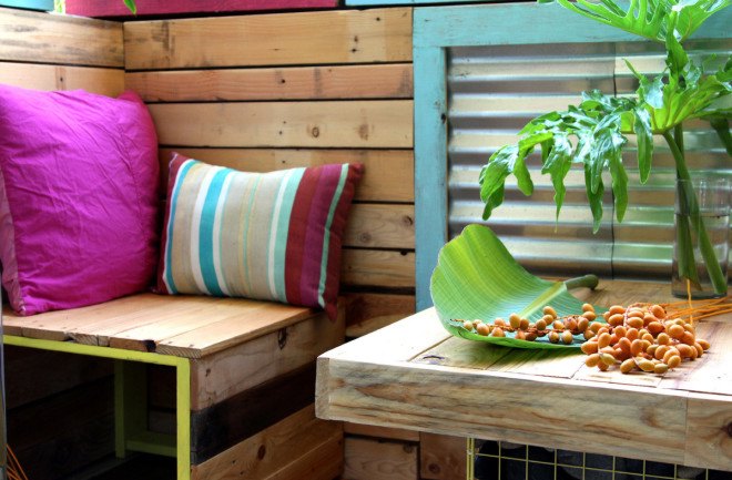 DIY, DIY pallet, DIY pallet garden, DIY pallet patio, DIY patio furniture, DIY pallet patio furniture, A Piece of Rainbow, patio furniture, pallet furniture, pallet furniture ideas, building pallet furniture, reused design, recycled design, reader submission