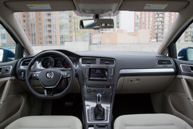 volkswagen, volkswagen e-golf, volkswagen golf, electric car, review, car review, lithium-ion battery, green car, green transportation, electric motor, e-golf