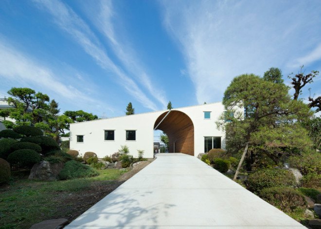 naf architect and design, Akio Nakasa, arch wall house, japanese architecture, japanese home design, pairs of homes, homes built together, generational homes, homes with archways