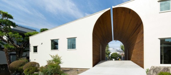 naf architect and design, Akio Nakasa, arch wall house, japanese architecture, japanese home design, pairs of homes, homes built together, generational homes, homes with archways