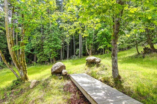 Bohlin Cywinski Jackson, green-roofed house, Henry Island residence, green roof, natural materials, plywood, cedar, Washington architecture, house on stilts, pavilion, green architecture