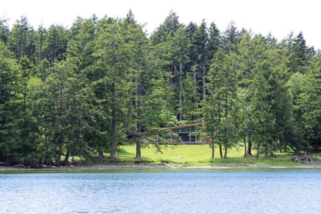 Bohlin Cywinski Jackson, green-roofed house, Henry Island residence, green roof, natural materials, plywood, cedar, Washington architecture, house on stilts, pavilion, green architecture
