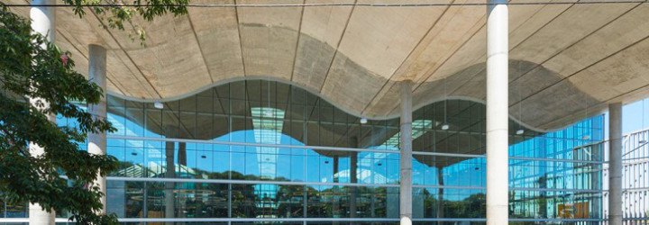 Foster + Partners, Buenos Aires city hall, Argentina, undulating roof, concrete roof, natural ventilation, thermal mass, glass facade, skylights, green architecture