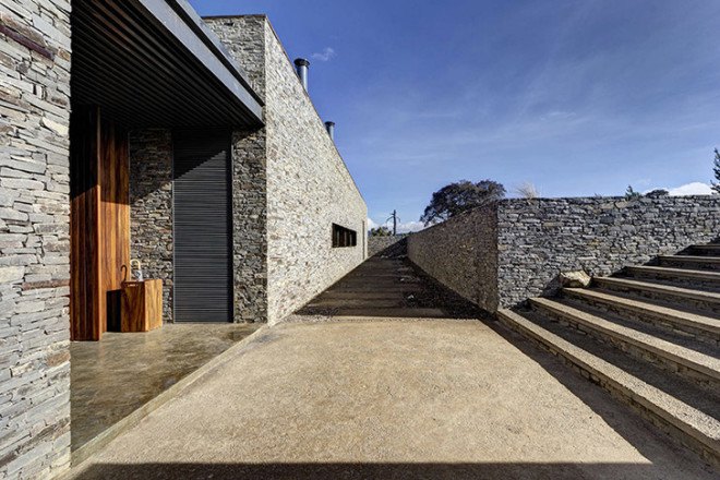 Casa BS Elias Rizo Architects, Casa BS, Elias Rizo Architects, Elias Rizo Architequos, stone clad homes, stone clad residence, stone clad architecture, flagstone architecture, green architecture, unobtrusive architecture, green building, green design