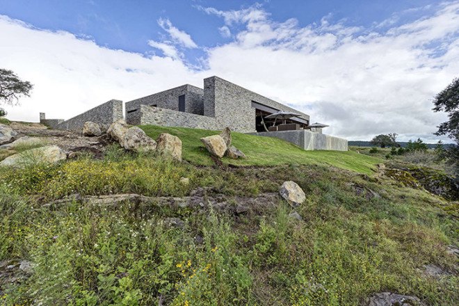 Casa BS Elias Rizo Architects, Casa BS, Elias Rizo Architects, Elias Rizo Architequos, stone clad homes, stone clad residence, stone clad architecture, flagstone architecture, green architecture, unobtrusive architecture, green building, green design