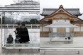 glass architecture, glass structure, japanese architecture, japanese traditional architecture, modern japanese tea house, modern tea house, Tokujin Yoshioka, Kyoto, tea ceremony, KOU-AN glass tea house, glass tea house, glass tea house by Tokujin Yoshioka