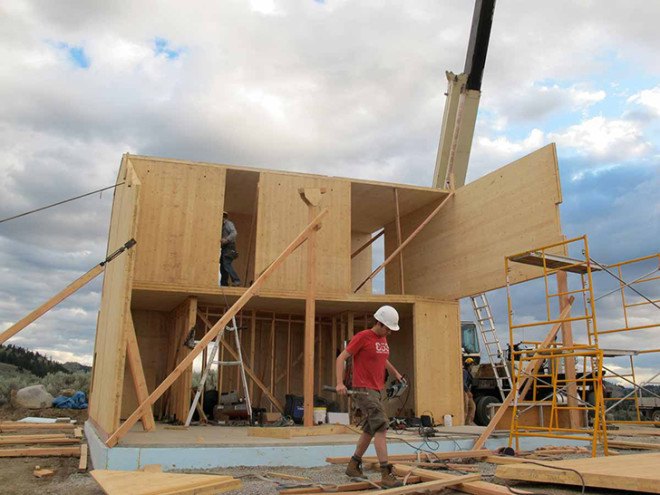 Sky House, Jesse Garlick, PLATFORM architecture + design, trail cabin, cabin, vacation house, off-the-grid house, prefab housing, prefab facade, self-sustaining house, solar power, natural ventilation
