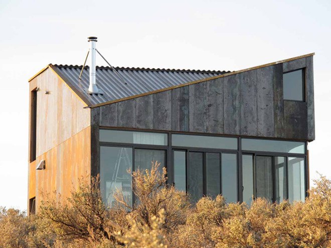 Sky House, Jesse Garlick, PLATFORM architecture + design, trail cabin, cabin, vacation house, off-the-grid house, prefab housing, prefab facade, self-sustaining house, solar power, natural ventilation
