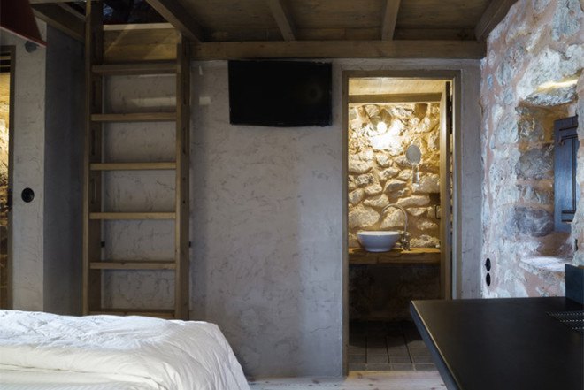 Kostas Zouvelos, Kassiani Theodorakakou, historical renovation, original stonewalls, Greece, renovated guesthouse, fortified tower