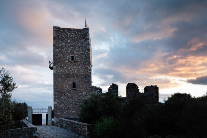Kostas Zouvelos, Kassiani Theodorakakou, historical renovation, original stonewalls, Greece, renovated guesthouse, fortified tower