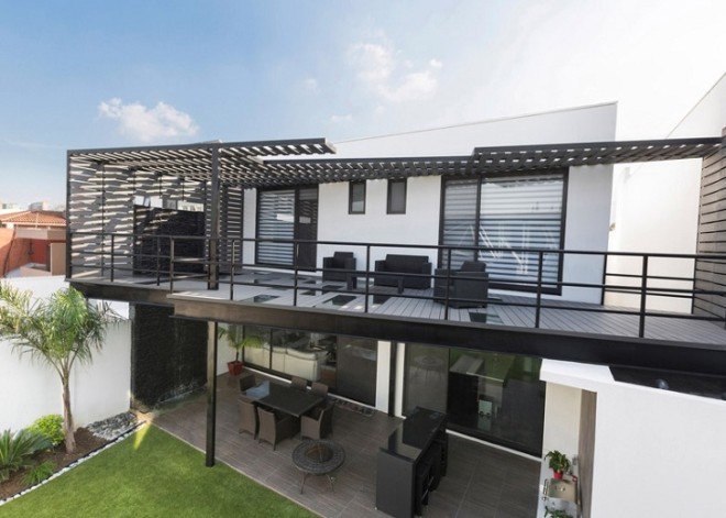 La Capsula, Mexico, Noborders Collective, concrete house, glass facade, green renovation, green addition, courtyard, Mexican architects, green architecture, sustainable building