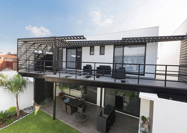 La Capsula, Mexico, Noborders Collective, concrete house, glass facade, green renovation, green addition, courtyard, Mexican architects, green architecture, sustainable building
