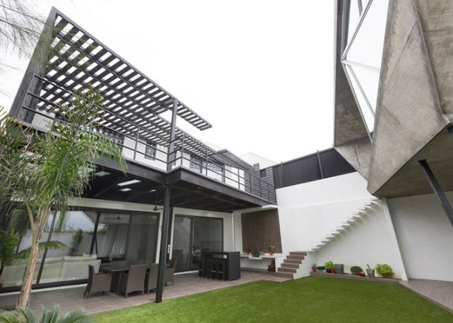 La Capsula, Mexico, Noborders Collective, concrete house, glass facade, green renovation, green addition, courtyard, Mexican architects, green architecture, sustainable building